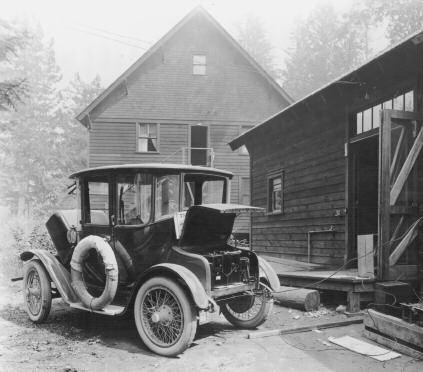 Charging the battery of a Detroit electric automobile